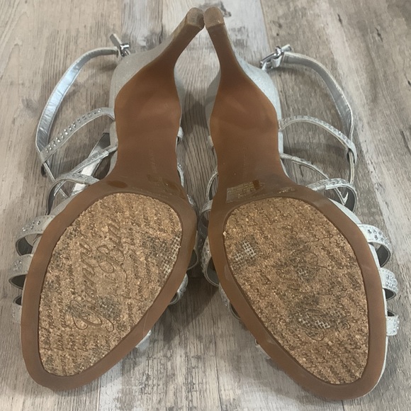 Gianni Bini Silver Heels PROM PERFECT - Picture 5 of 6